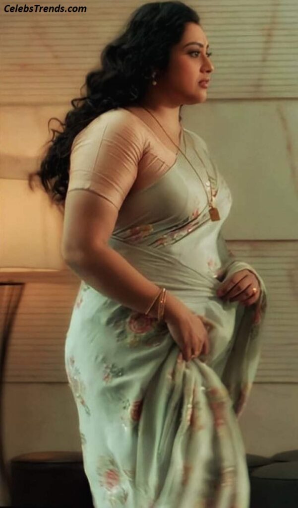 Meena Hot in saree - mature women